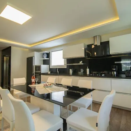 Crescent Twins- Blue Vılla Villa