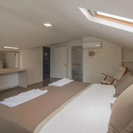 Crescent Twins- Blue 빌라 *