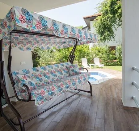 Crescent Twins- Blue 빌라 *