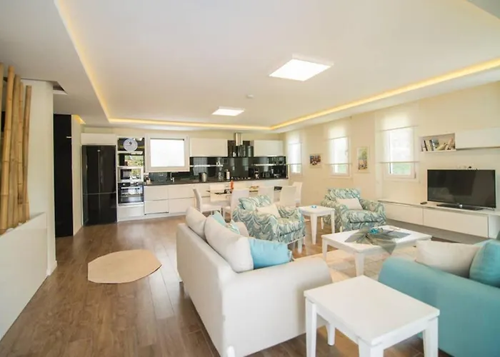 Crescent Twins- Blue Villa *