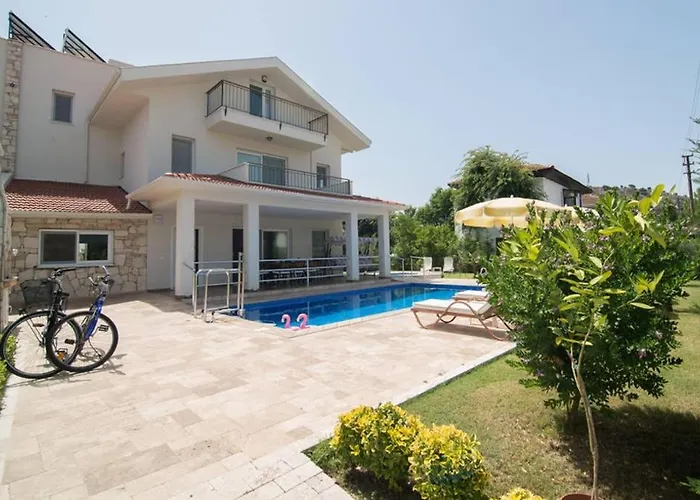 Crescent Twins- Blue Villa *